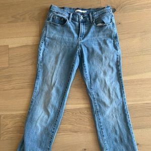 Levis Straight Leg Jeans